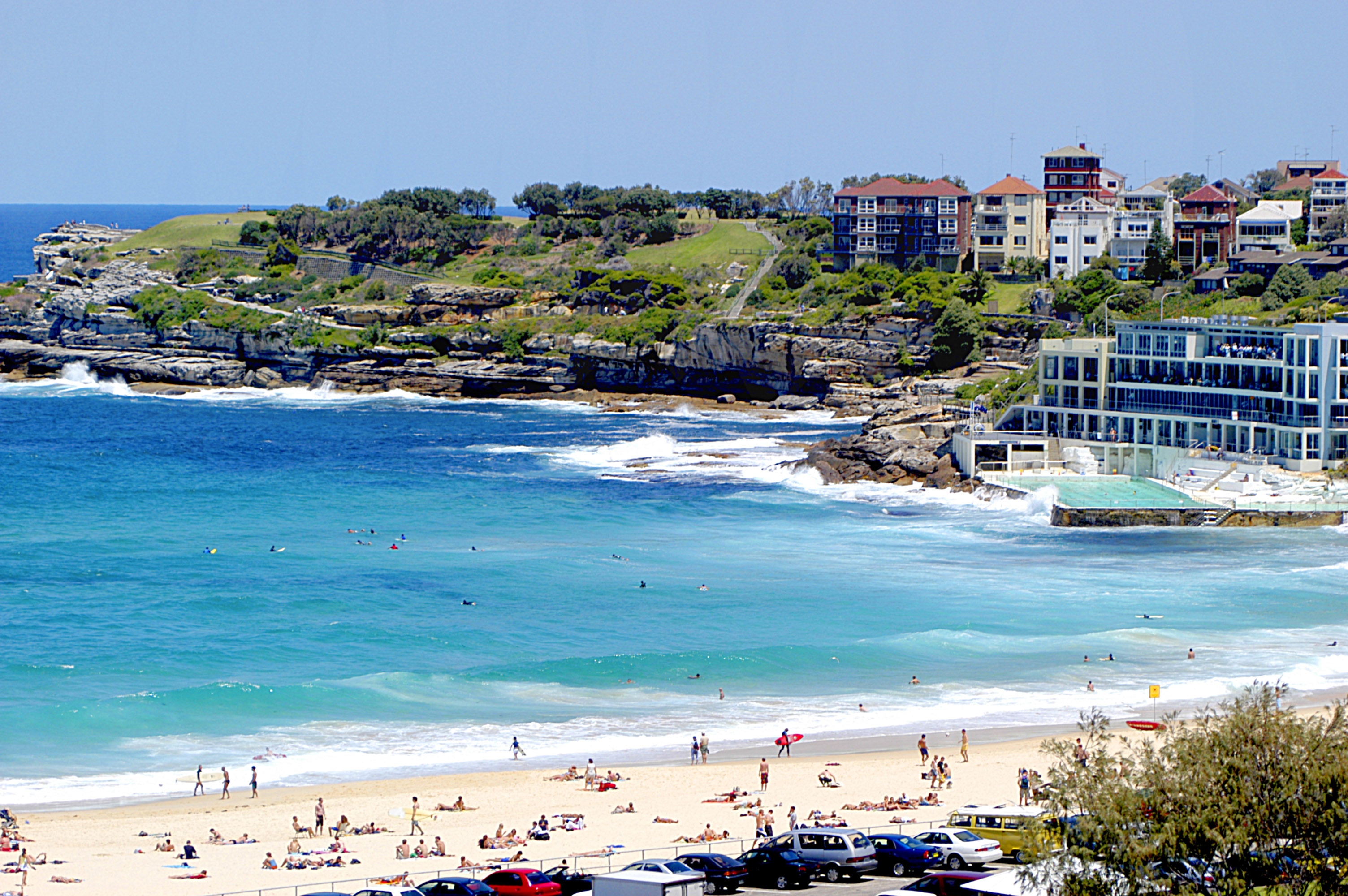 Bondi-Beach-Wonders-of-Soft-White-Sand-Make-This-Beach-is-Spectacular